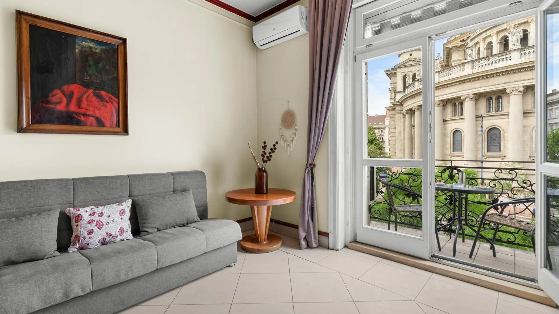 Amora Homes Breathless Panorama Basilica Suite With Balcony Need Reservation For Free Parking Budapest 0*,  Magyarország