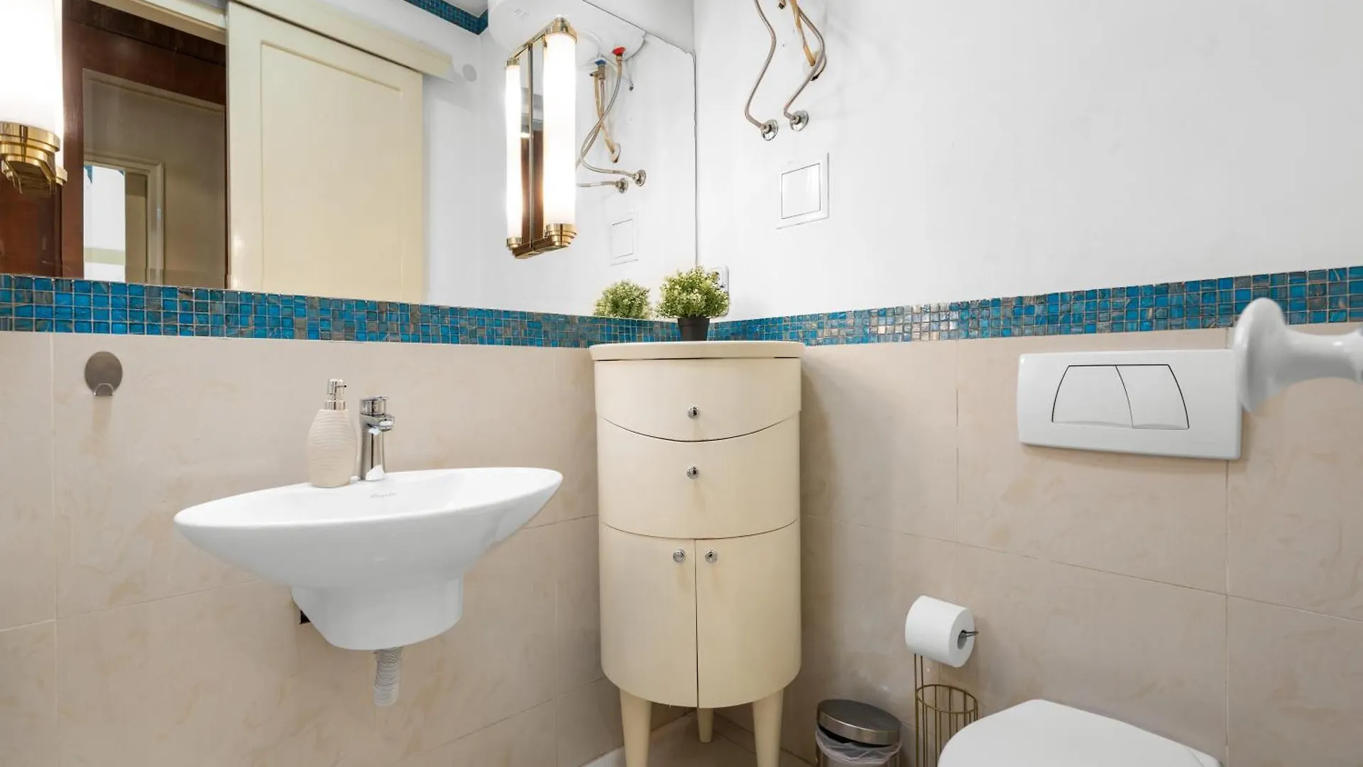 Amora Homes Breathless Panorama Basilica Suite With Balcony Need Reservation For Free Parking Budapeşte
